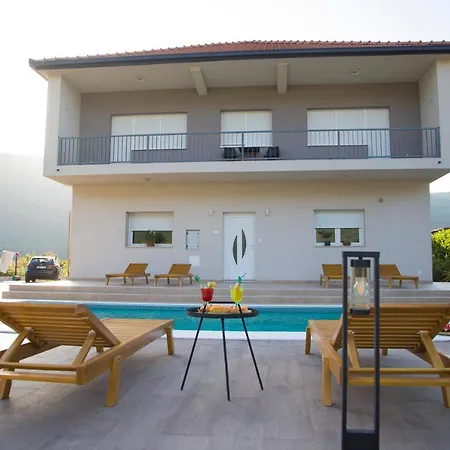 Vila Village